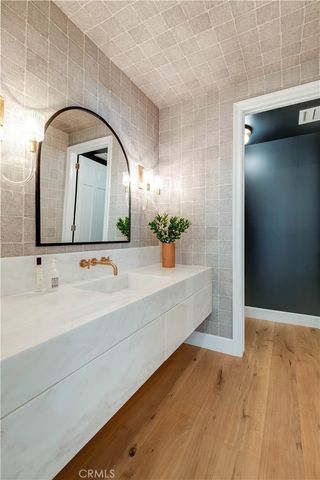 4550 Encino Avenue, Encino, CA 91316