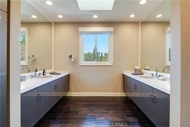 4550 Encino Avenue, Encino, CA 91316