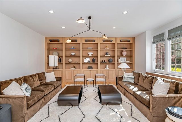 4550 Encino Avenue, Encino, CA 91316