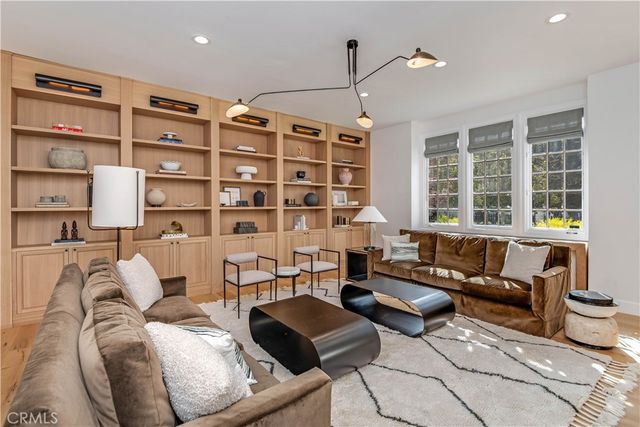 4550 Encino Avenue, Encino, CA 91316