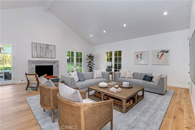 4550 Encino Avenue, Encino, CA 91316