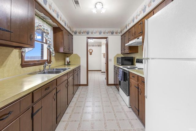 218 W 660 South Road, Ferdinand, IN 47532