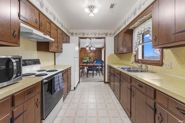 218 W 660 South Road, Ferdinand, IN 47532