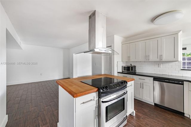 6768 SW 104th Avenue, Miami, FL 33173