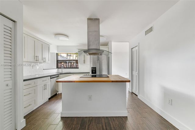 6768 SW 104th Avenue, Miami, FL 33173