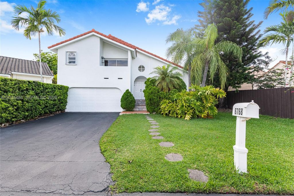 6768 SW 104th Avenue, Miami, FL 33173