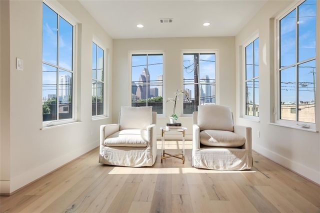 1112 Dart Street, Houston, TX 77007