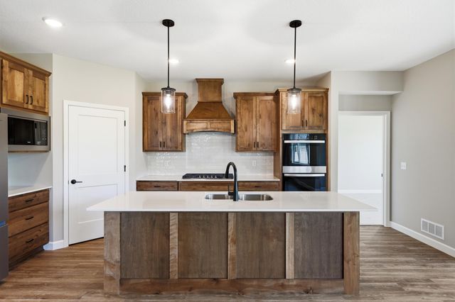 916 Kepler Avenue NE, Hanover, MN 55341