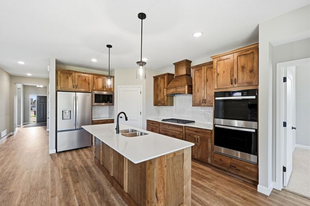 916 Kepler Avenue NE, Hanover, MN 55341