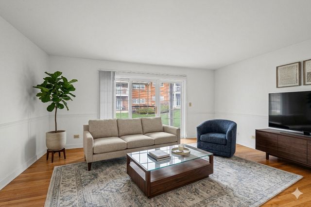 169 E Palatine Road E, Palatine, IL 60067