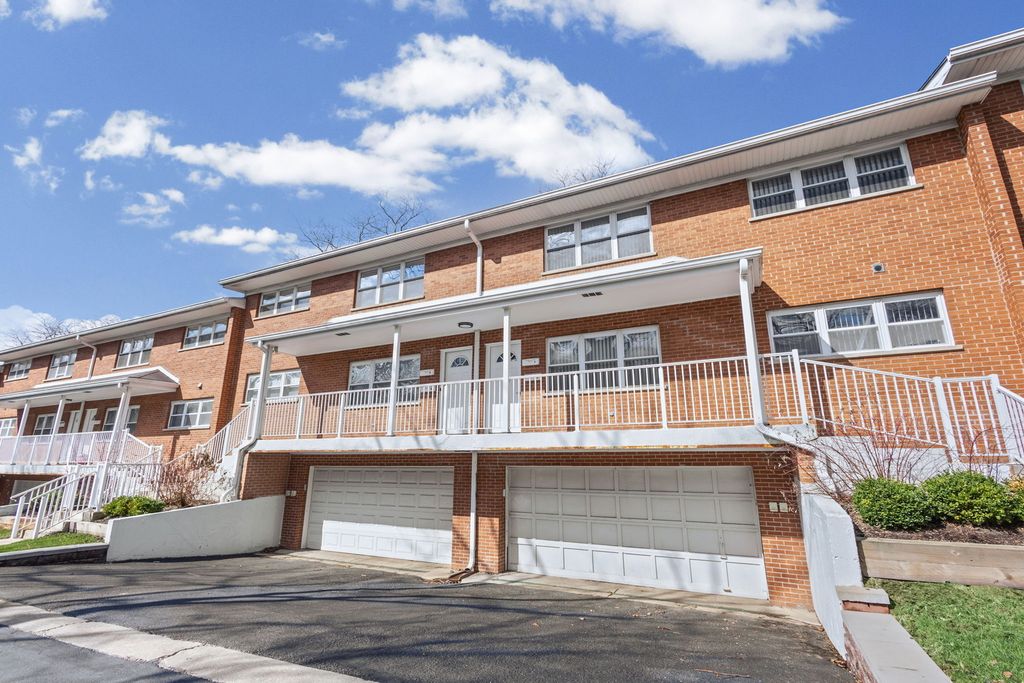 169 E Palatine Road E, Palatine, IL 60067