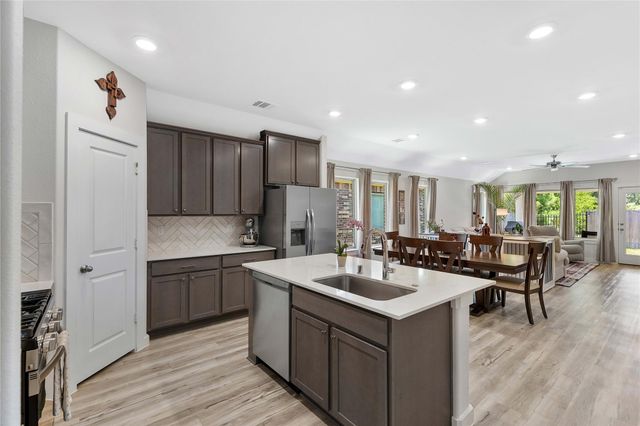 353 Salerio Way, Conroe, TX 77301