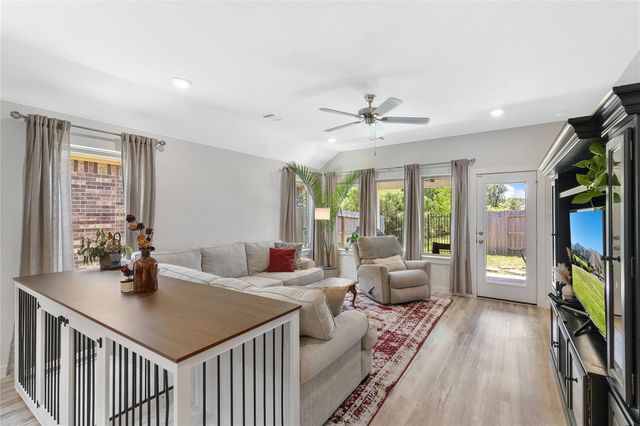 353 Salerio Way, Conroe, TX 77301