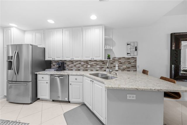 5633 Cove CIR 58, Naples, FL 34119