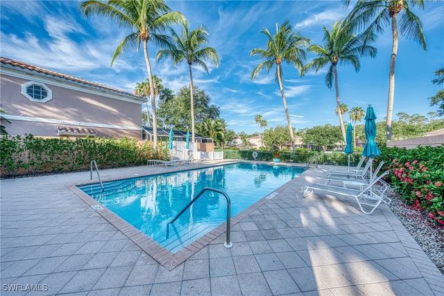 5633 Cove CIR 58, Naples, FL 34119