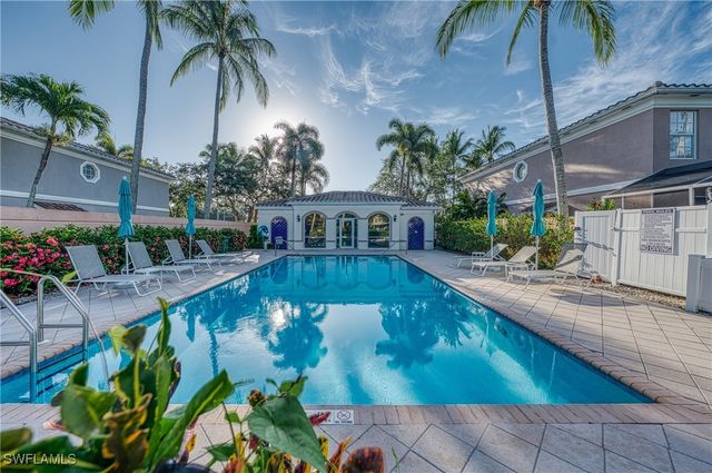 5633 Cove CIR 58, Naples, FL 34119