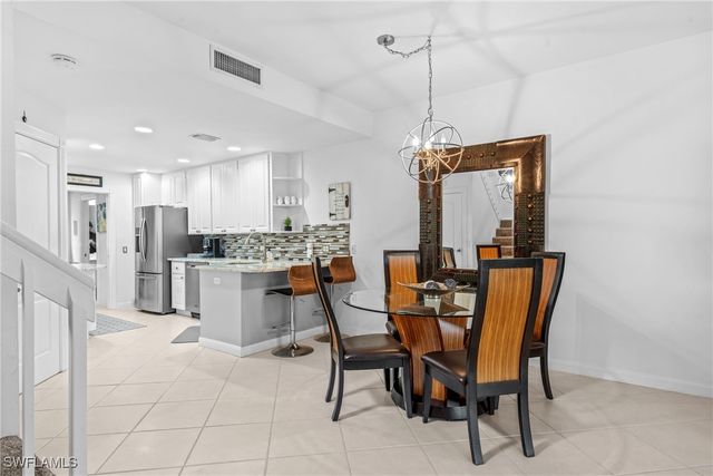 5633 Cove CIR 58, Naples, FL 34119