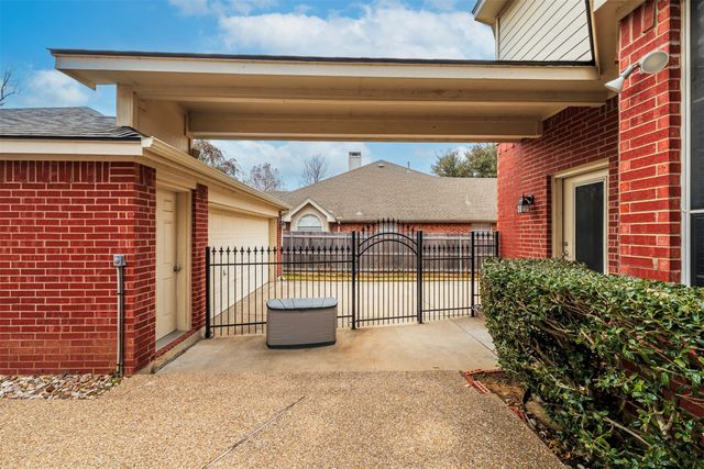 8444 Parkdale Drive, North Richland Hills, TX 76182