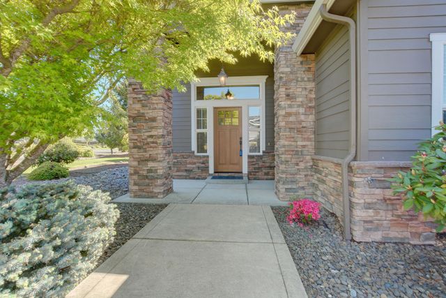 108 Sandridge Way, Eagle Point, OR 97524