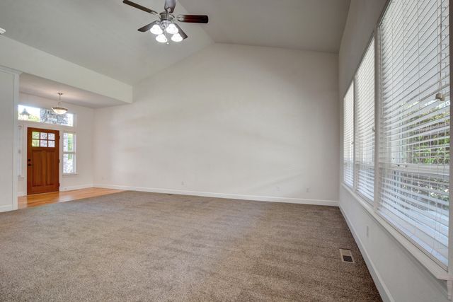 108 Sandridge Way, Eagle Point, OR 97524