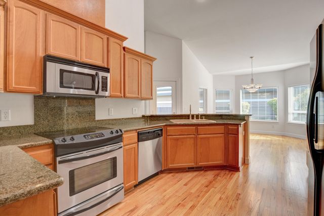 108 Sandridge Way, Eagle Point, OR 97524
