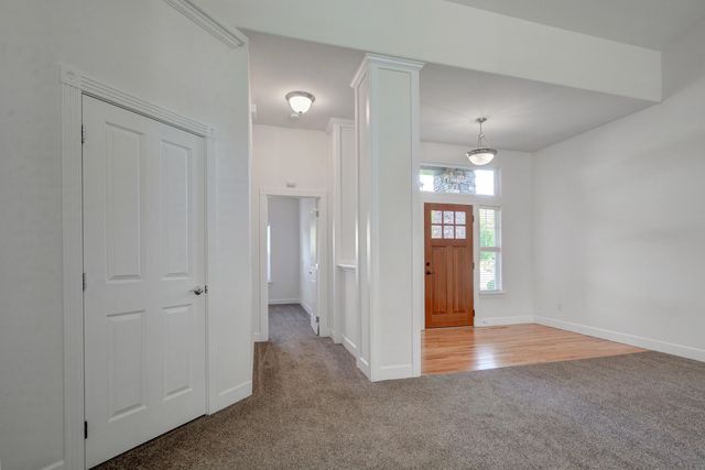 108 Sandridge Way, Eagle Point, OR 97524