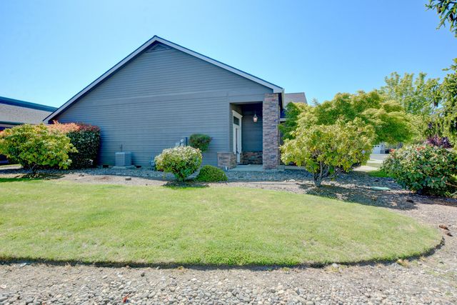 108 Sandridge Way, Eagle Point, OR 97524