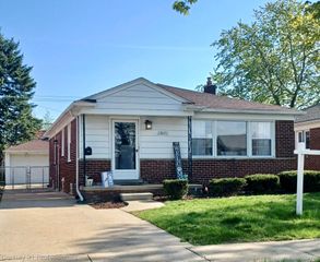 13651 Castle Street, Southgate, MI 48195