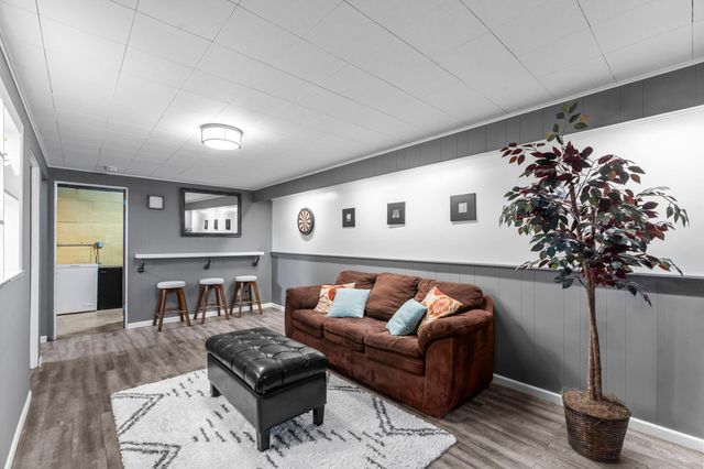 311 Monroe Avenue S, Edina, MN 55343