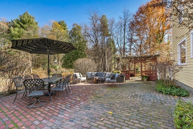 152 S Great Rd, Lincoln, MA 01773