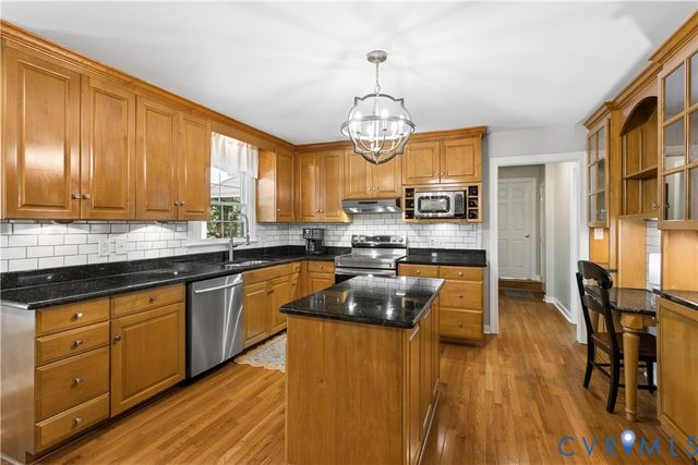 14216 Country Club Dr, Ashland, VA 23005