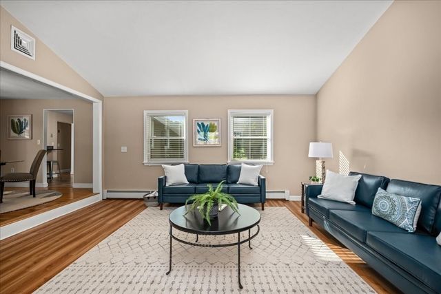 8 Ted Lane, Southborough, MA 01772