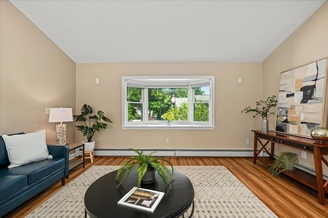 8 Ted Lane, Southborough, MA 01772
