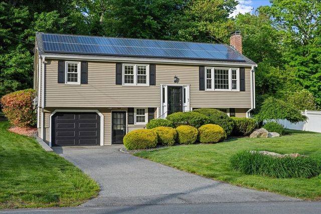 8 Ted Lane, Southborough, MA 01772