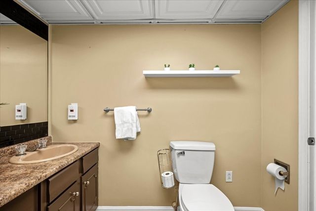 8 Ted Lane, Southborough, MA 01772