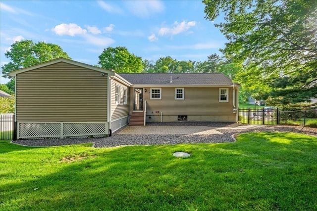 8 Ted Lane, Southborough, MA 01772