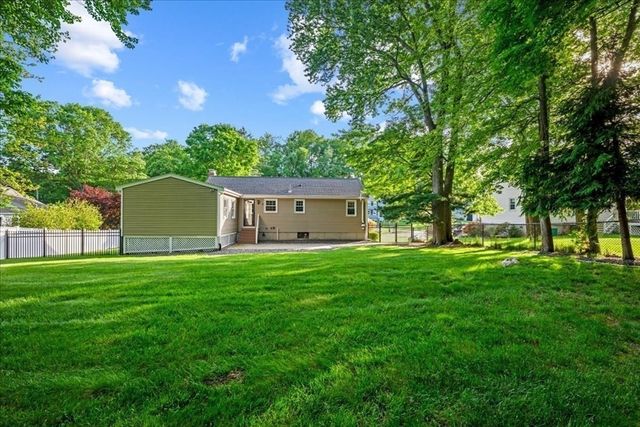 8 Ted Lane, Southborough, MA 01772