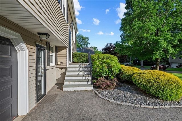 8 Ted Lane, Southborough, MA 01772