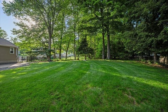 8 Ted Lane, Southborough, MA 01772