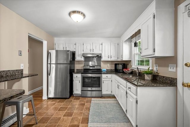 8 Ted Lane, Southborough, MA 01772