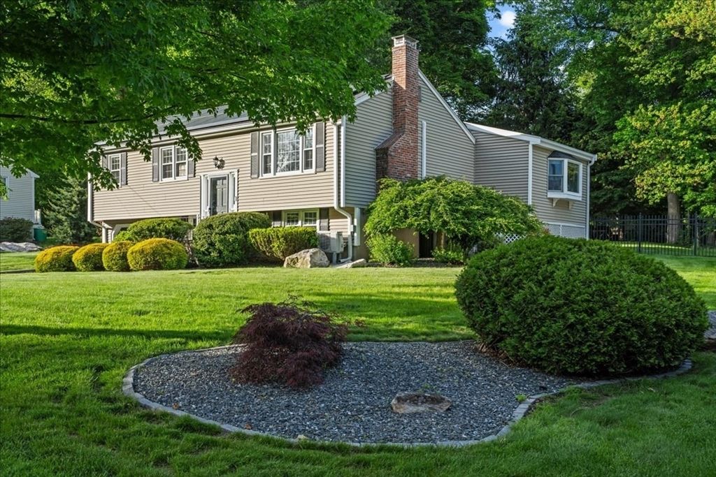 8 Ted Lane, Southborough, MA 01772