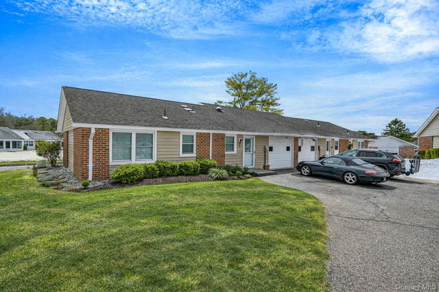 61 Enfield Court B, Ridge, NY 11961