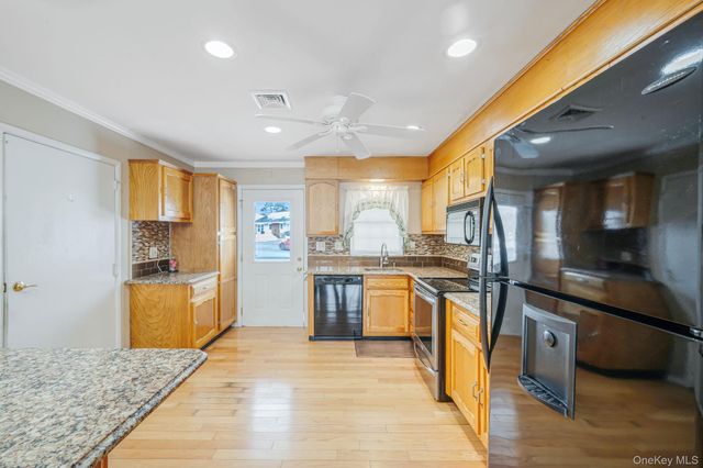 61 Enfield Court B, Ridge, NY 11961