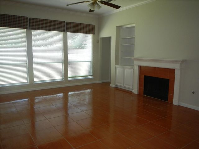 1203 Foxland Chase Street, Sugar Land, TX 77479