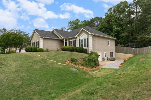 122 Crescent Drive, Newnan, GA 30265