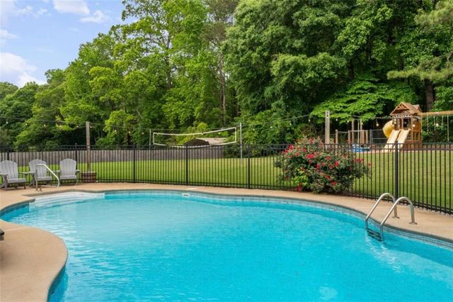 122 Crescent Drive, Newnan, GA 30265