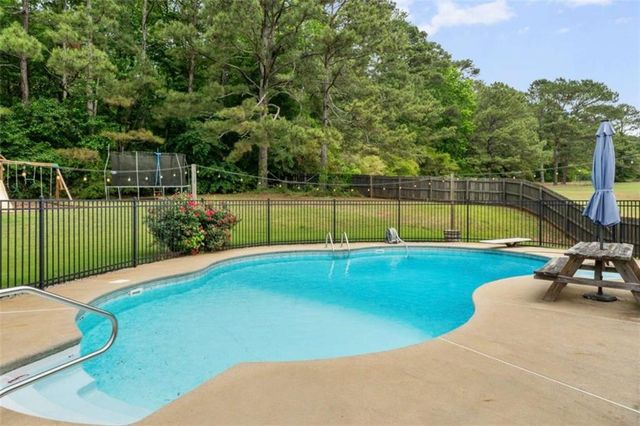 122 Crescent Drive, Newnan, GA 30265