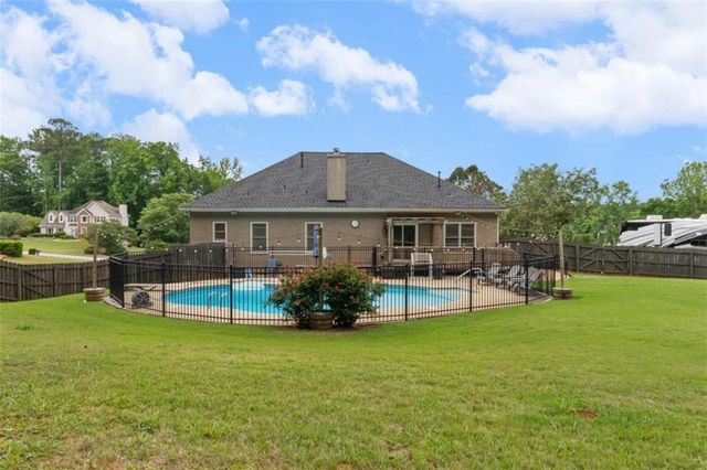 122 Crescent Drive, Newnan, GA 30265