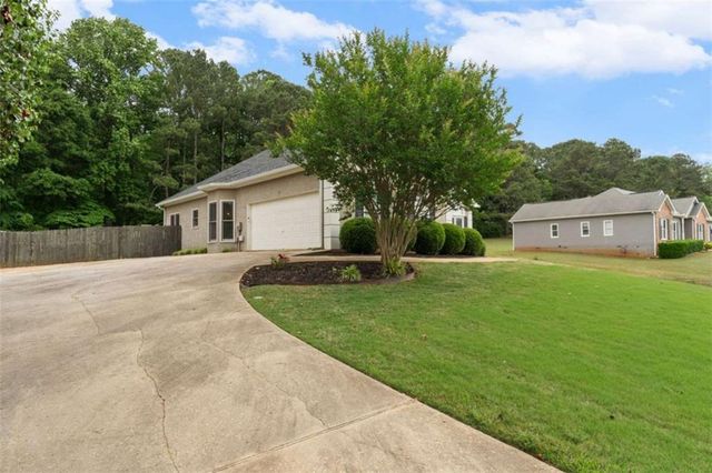122 Crescent Drive, Newnan, GA 30265