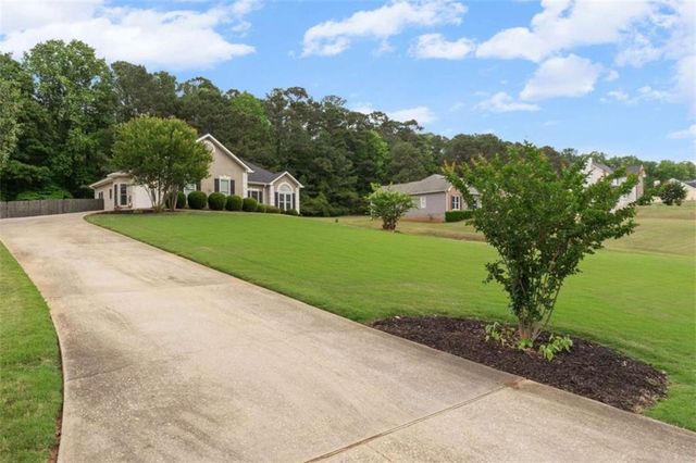 122 Crescent Drive, Newnan, GA 30265